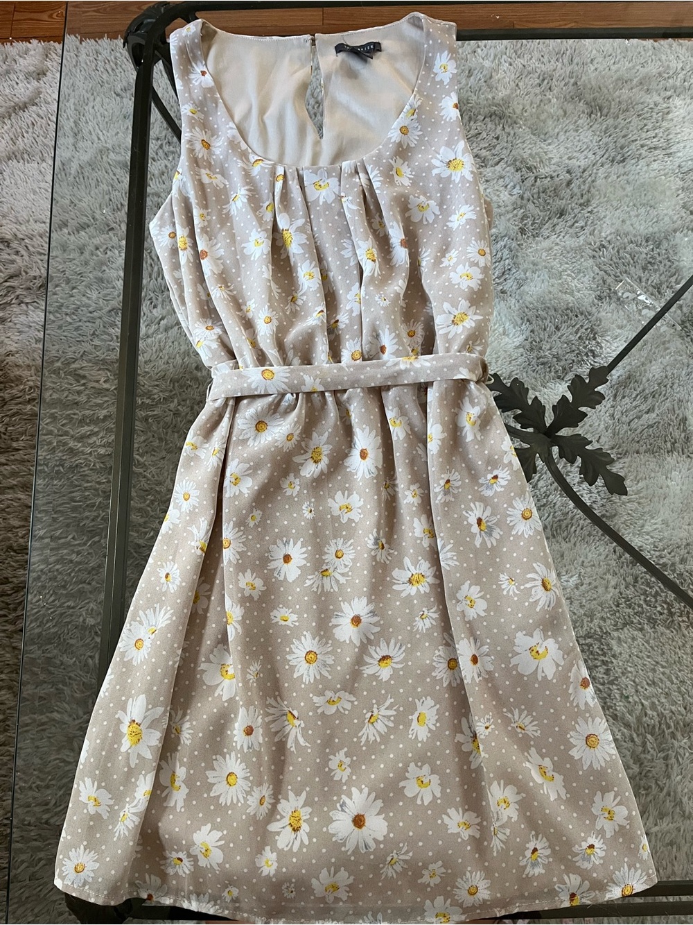 Suzy Shier Beige Daisy Print Sleeveless Mini Dress
